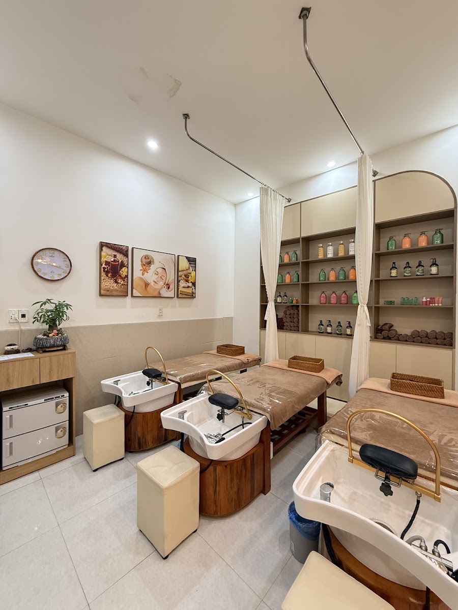 CASSIA Spa & Wellness - Massage, Shampoo and Facial