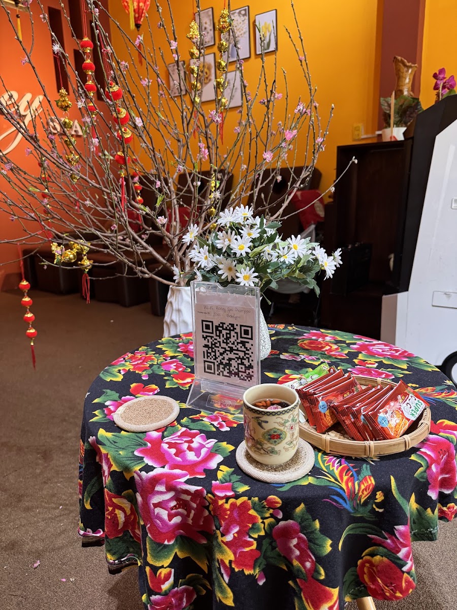 Honey Massage and Head Spa