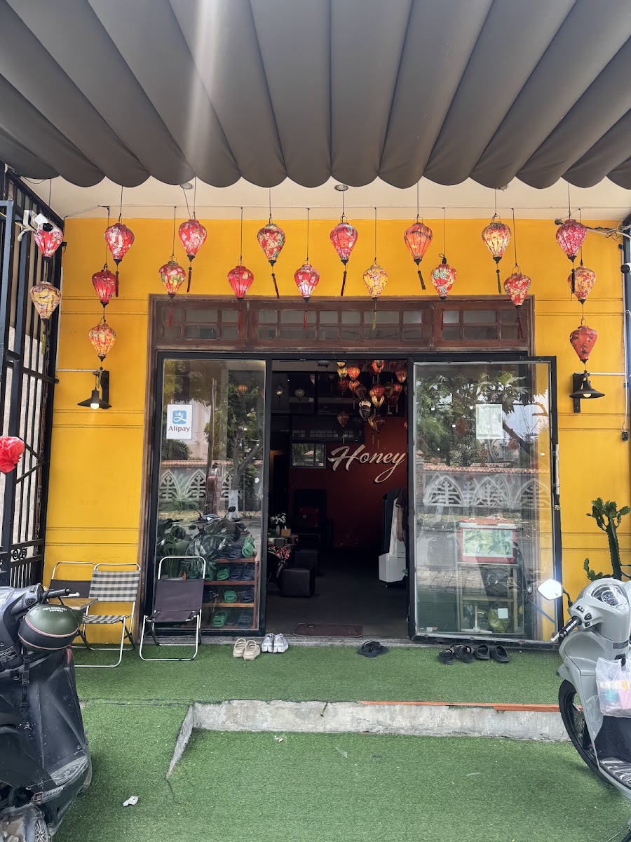 Honey Massage and Head Spa