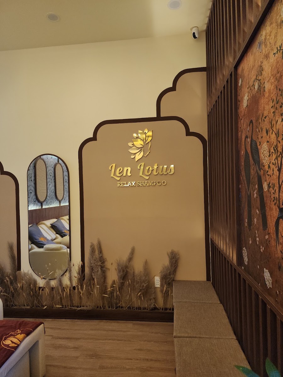 Len Spa Lotus (Hair Wash & Massage)