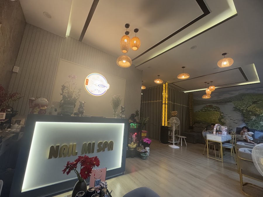 Lite Retreat Spa & Nail ( Shampoo - Waxing - Take Ear )
