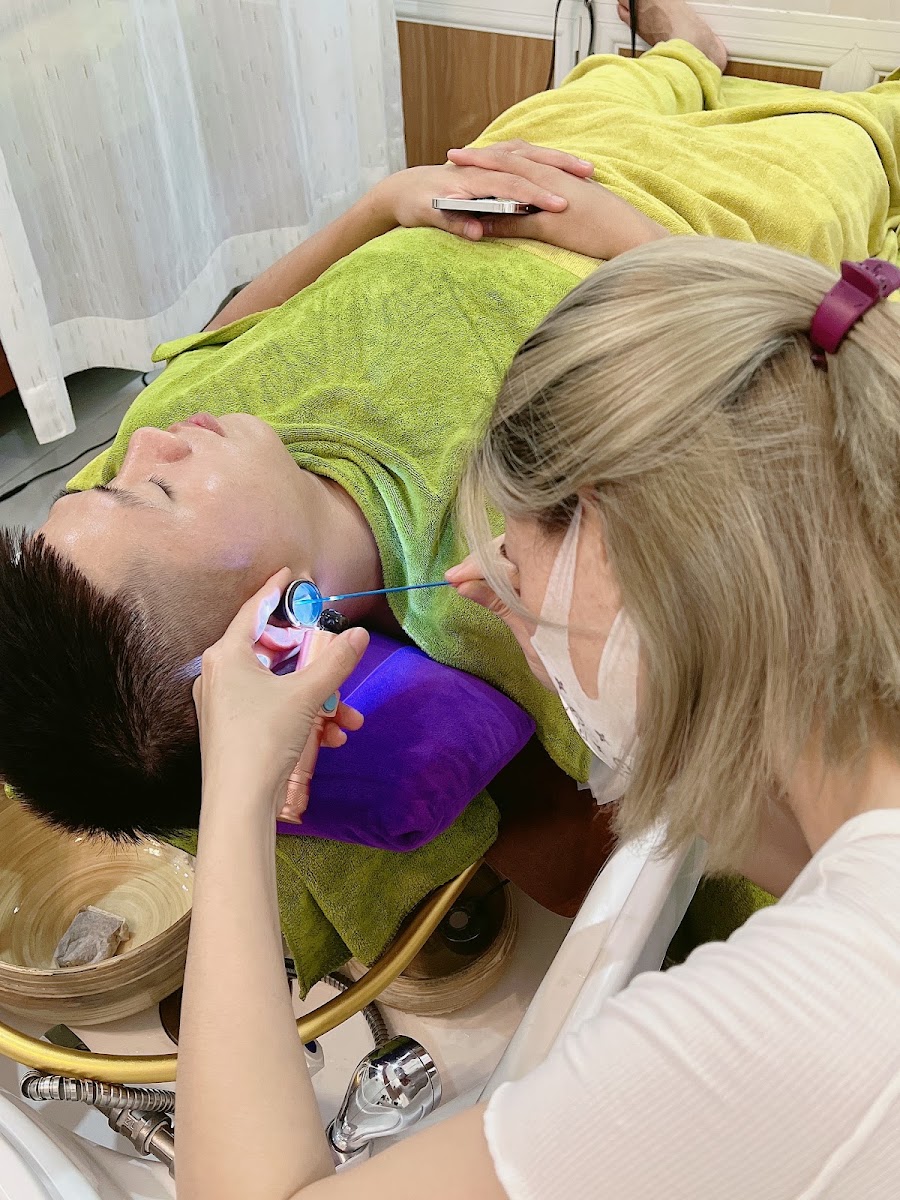 Lite Retreat Spa & Nail ( Shampoo - Waxing - Take Ear )